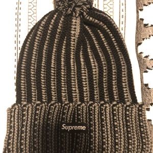 Supreme Contrast Stripe Beanie